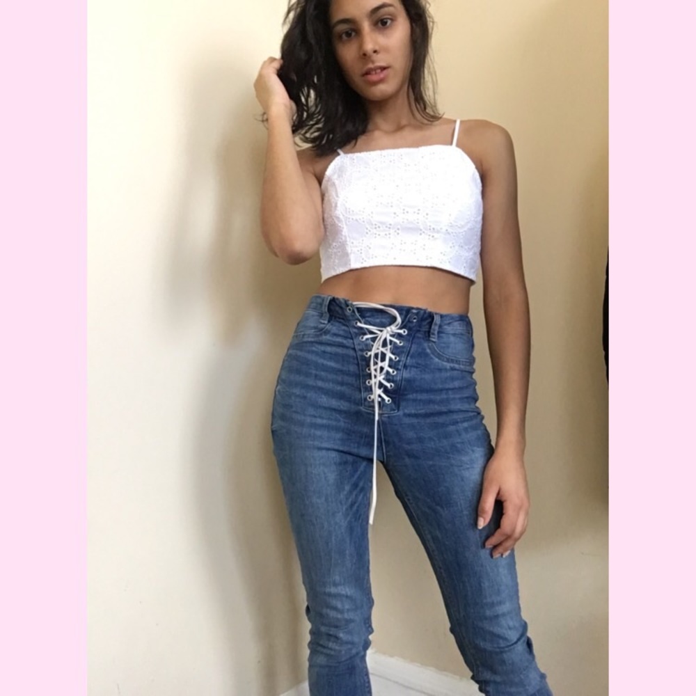 Beautiful short white blouse😍⚡️